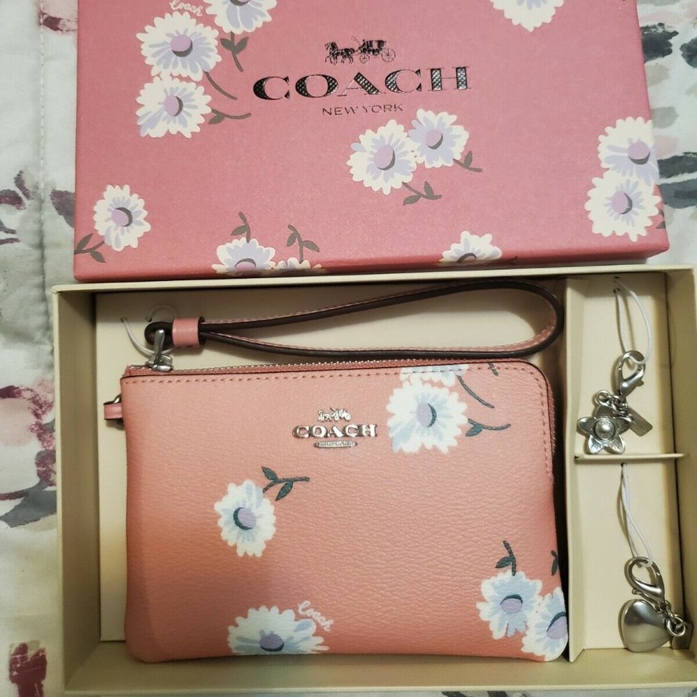 NEW Coach Daisy Wristlet Wallet and TWO Bag Charms